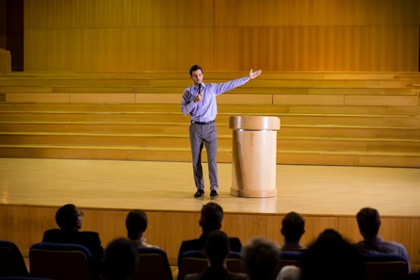 Nonverbal Communication Skills Key to Successful Public Speaking 