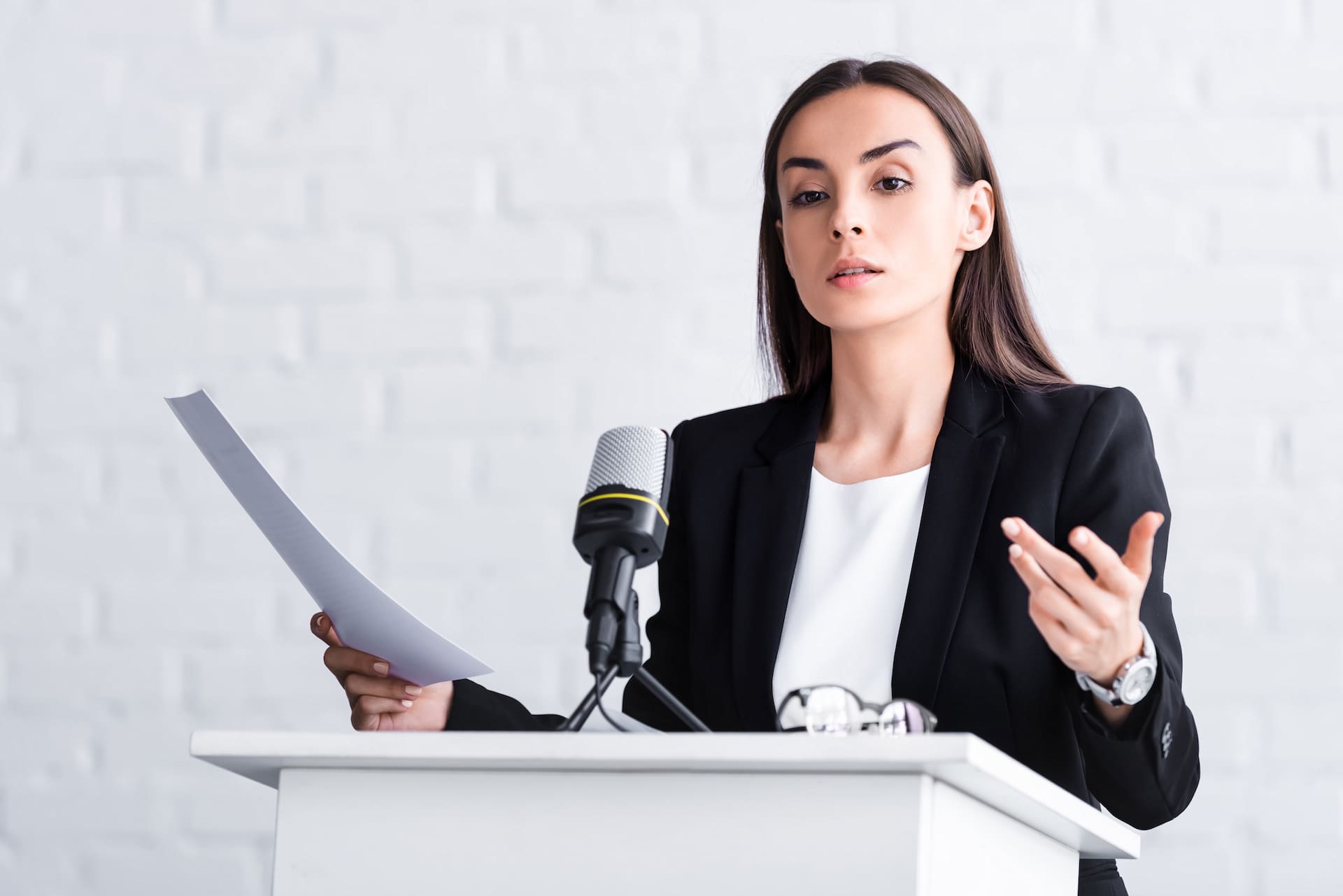 Speak with Confidence Essential Tips for Effective Public Speaking (1)